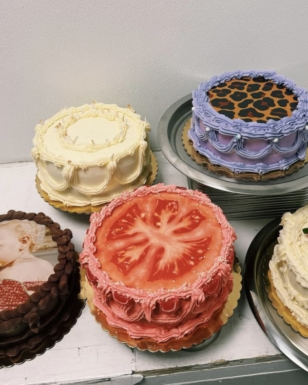 Trend: Vegetable-Decorated Wedding Cakes