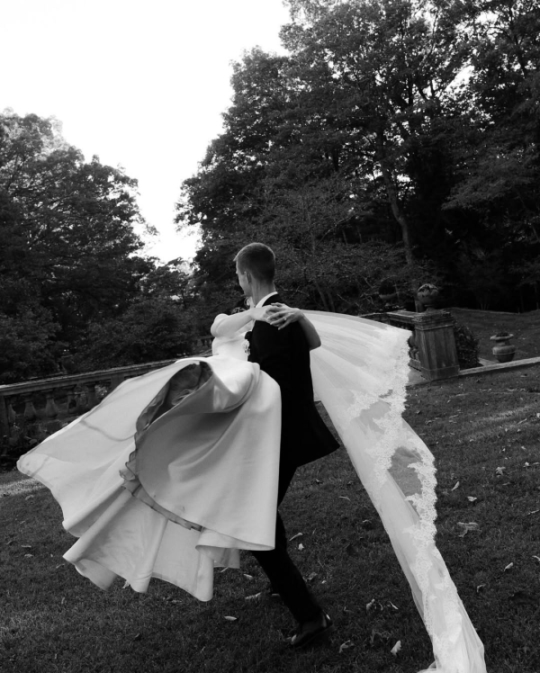 6 Expert Tips for Effortless, Natural Wedding Photos You’ll Actually Love