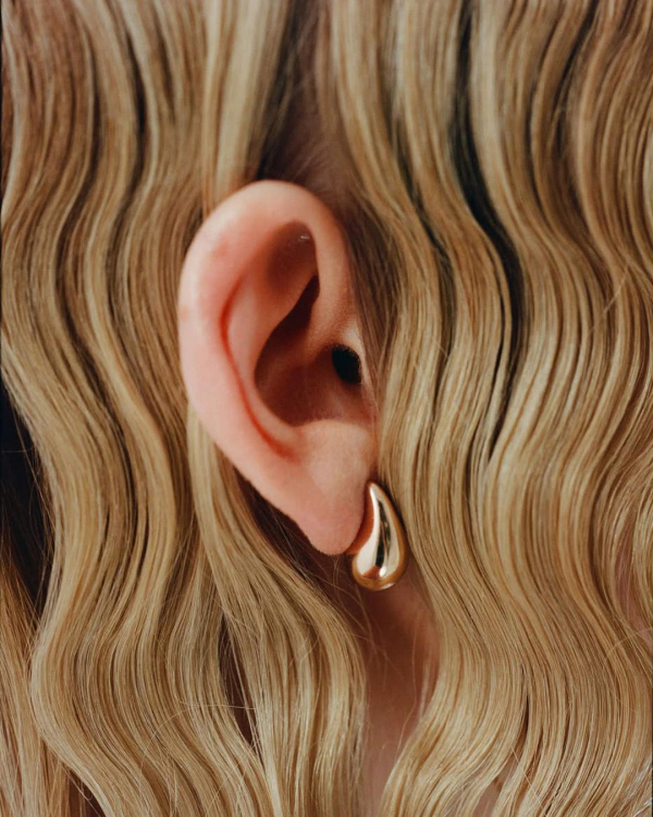 The Chicest Earrings to Match Every Wedding Dress Neckline & Hairstyle — photo 2