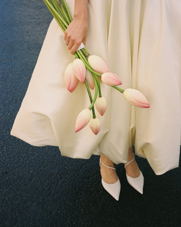 9 Stylish Bouquet Trends We're Loving for Brides Right Now