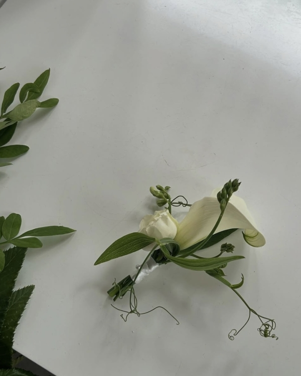 30 Cool Boutonnière Ideas for Grooms That Are Anything But Boring