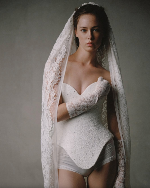 9 Genius Styling Hacks Bridal Stylists Swear By