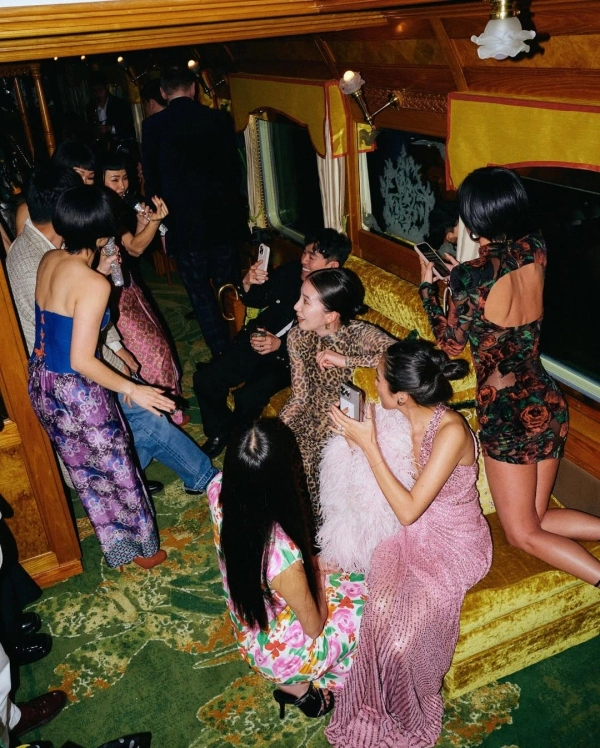 Tinder’s New Double Date Feature Is Here — And It’s Made for You and Your BFF — photo 2