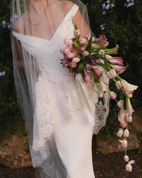9 Stylish Bouquet Trends We're Loving for Brides Right Now