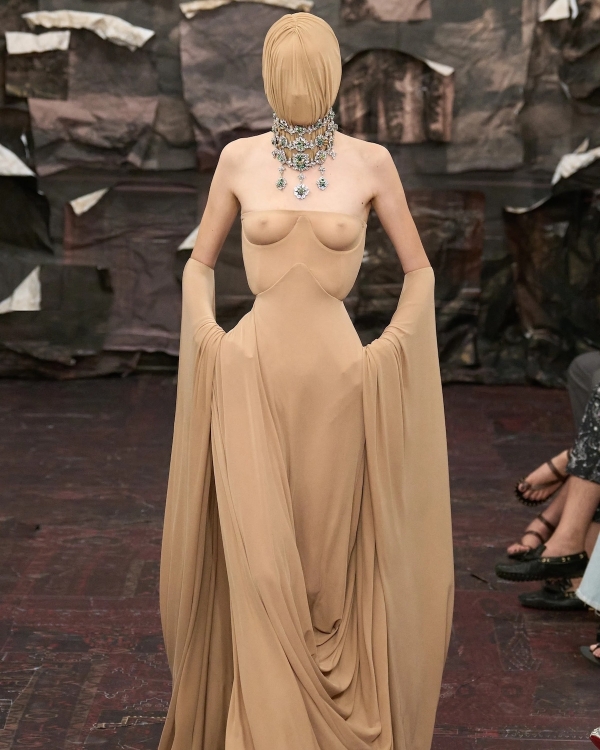 12 Chic Trends from Paris Couture Fall 2025 to Inspire Your Bridal Style