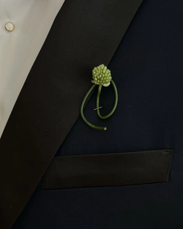 30 Cool Boutonnière Ideas for Grooms That Are Anything But Boring — photo 2