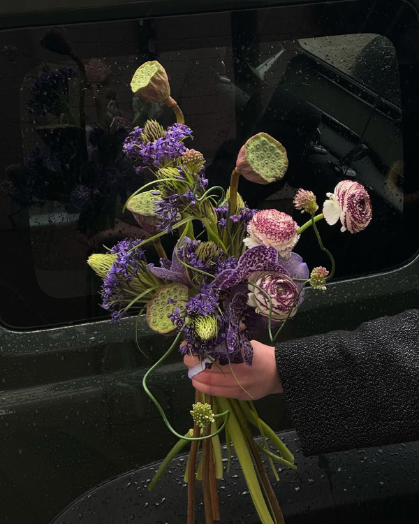 9 Stylish Bouquet Trends We're Loving for Brides Right Now