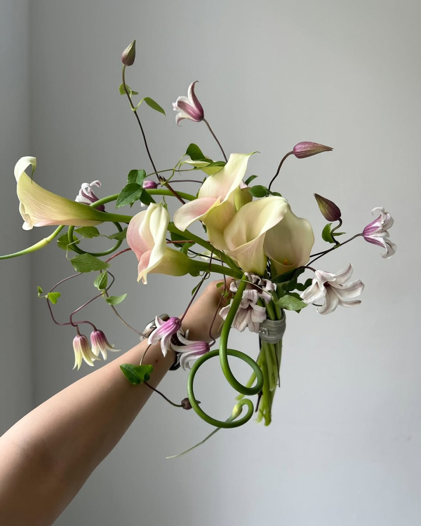 9 Stylish Bouquet Trends We're Loving for Brides Right Now