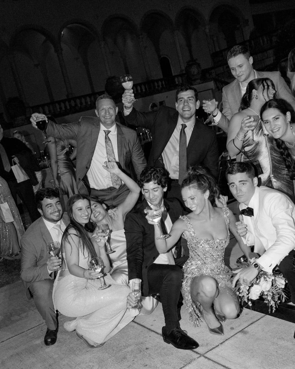 10 Fun & Creative Wedding Activities Your Guests Will Love — photo 2