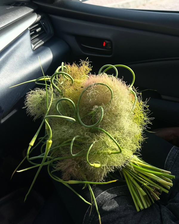 9 Stylish Bouquet Trends We're Loving for Brides Right Now