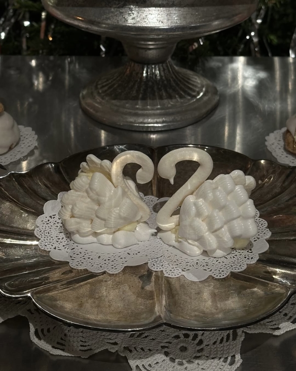 Trend: Swan-Inspired Wedding Décor