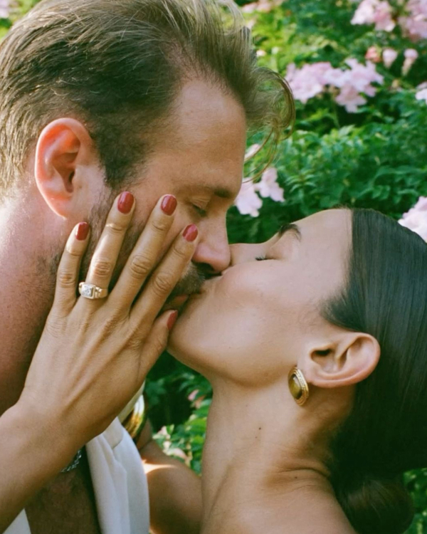 8 Fun, Stylish & Creative Engagement Announcement Ideas