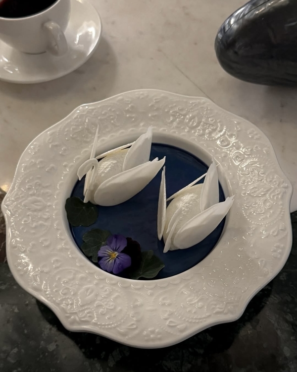 Trend: Swan-Inspired Wedding Décor