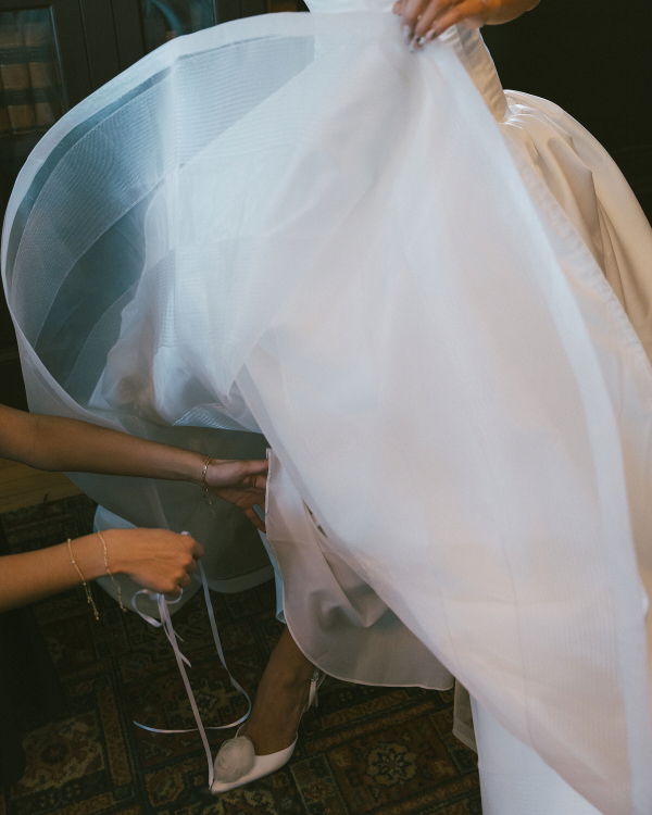 45 Must-Have Getting Ready Wedding Photos That Capture the Magic