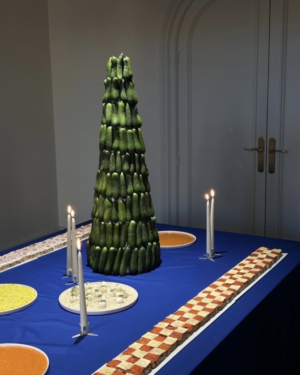 Trend: Vegetable-Decorated Wedding Cakes