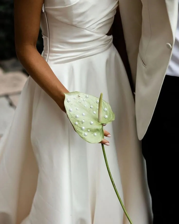 9 Stylish Bouquet Trends We're Loving for Brides Right Now