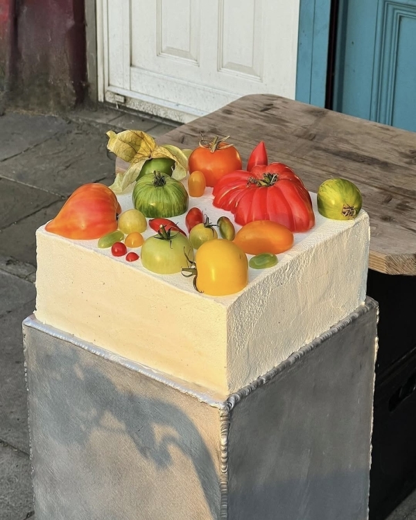 Trend: Vegetable-Decorated Wedding Cakes