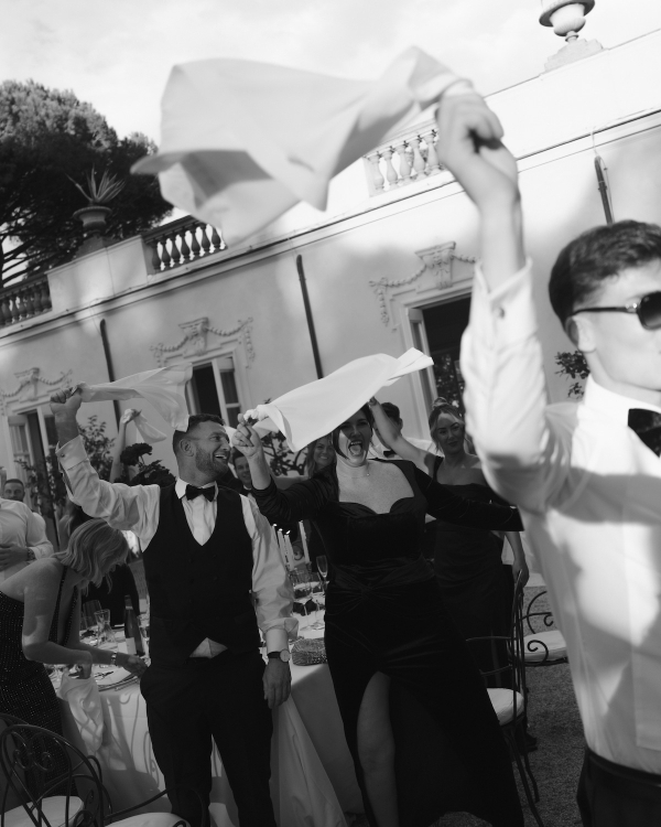 55 Must-Have Wedding Photos that Tell Your Love Story Perfectly