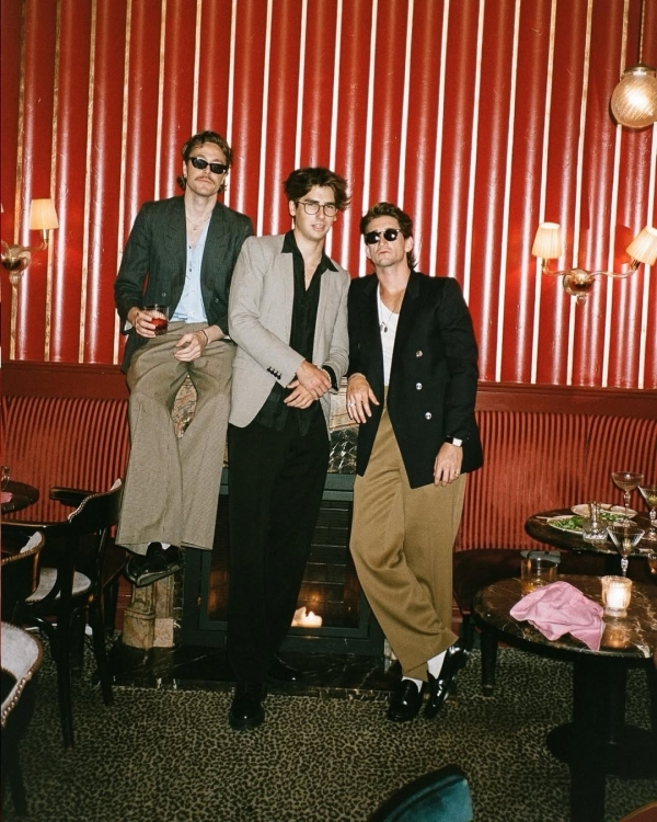 Tinder’s New Double Date Feature Is Here — And It’s Made for You and Your BFF