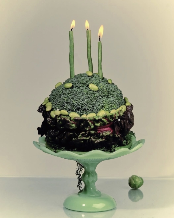 Trend: Vegetable-Decorated Wedding Cakes