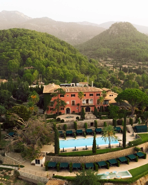 How to Book Wedding Hotel Blocks Your Guests Will Love — photo 2