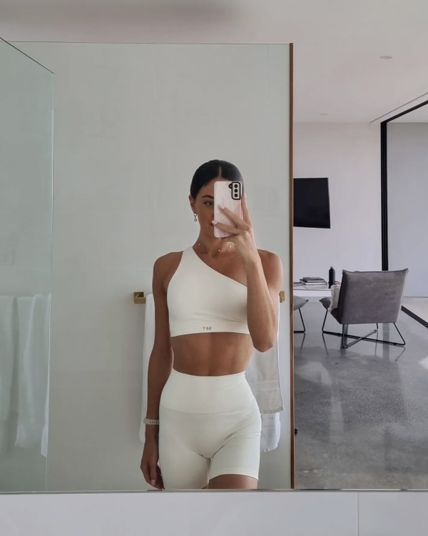 10 Fitness Influencers to Follow for Pre-Wedding At-Home Workouts