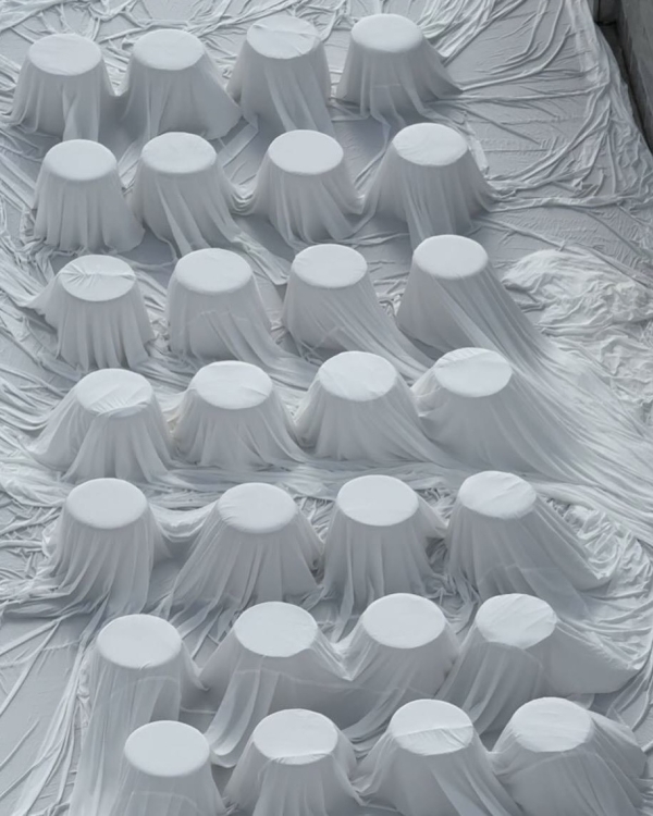 How to Use AI to Create Your Wedding Day Timeline, Playlist, Seating Chart & More