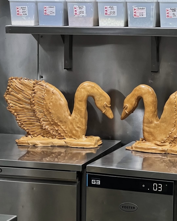 Trend: Swan-Inspired Wedding Décor