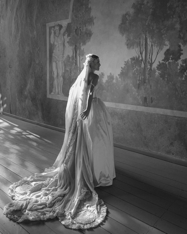 Love by the Numbers: Lucky Wedding Dates in 2027 According to Numerology — photo 1