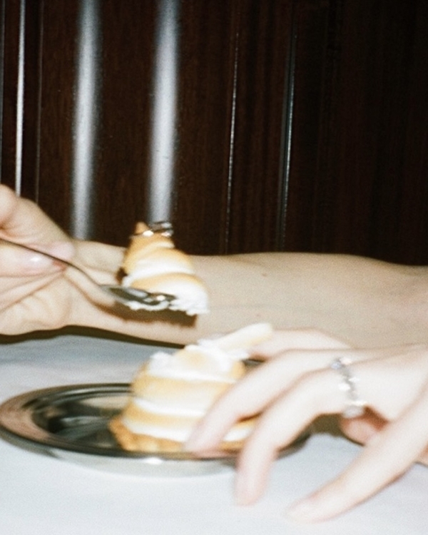 Instagram Engagement Announcement Ideas | Ring Selfie | How to Take Picture of Engagement Ring