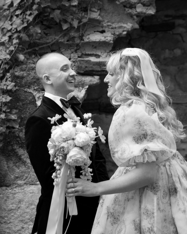 Dollhouse inspired wedding | Interview with the real bride about planning, finding outfits and coping with stress