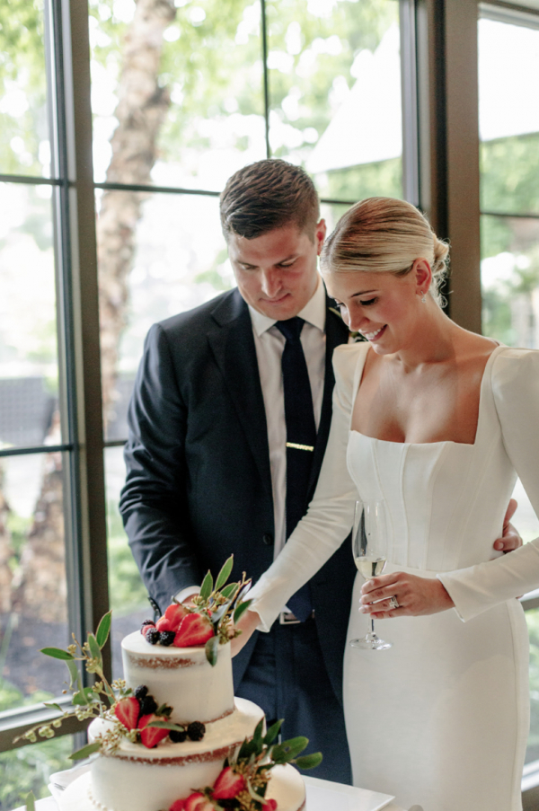Morning Wedding in the Romantic Rain, Photo