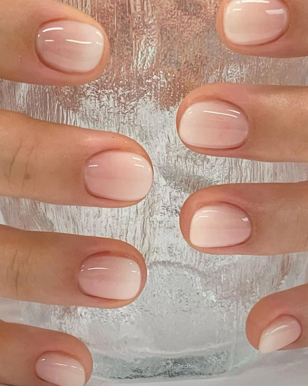 26 Minimalist Nail Design Ideas — photo 1