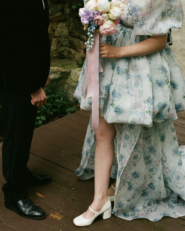 Dollhouse inspired wedding | Interview with the real bride about planning, finding outfits and coping with stress