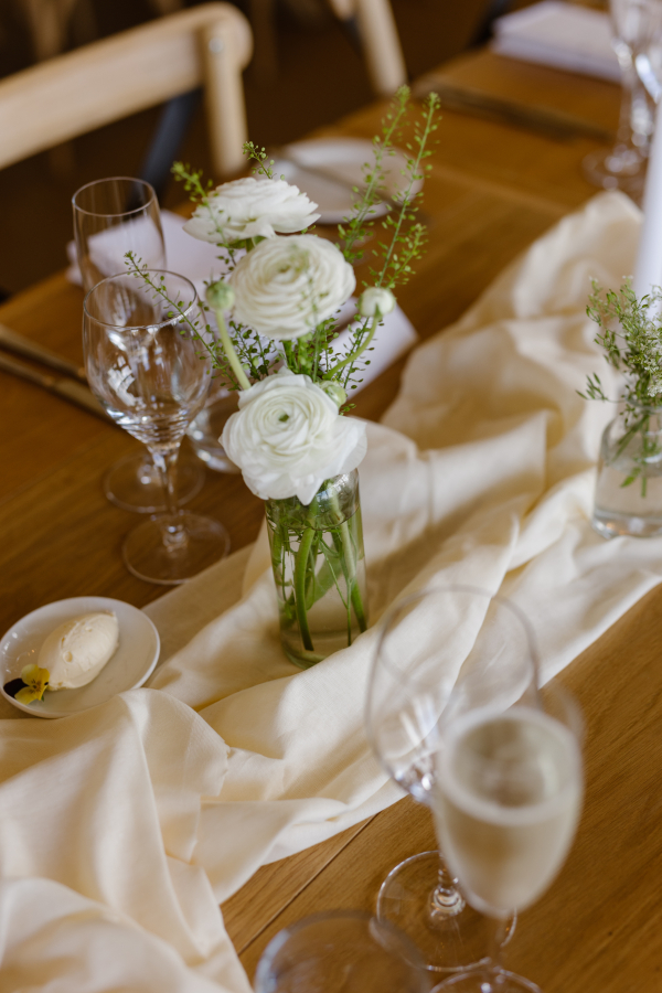 Cozy Wedding at Primrose Hill Farm | Interview with the real bride about planning, finding the dress and coping with anxiety