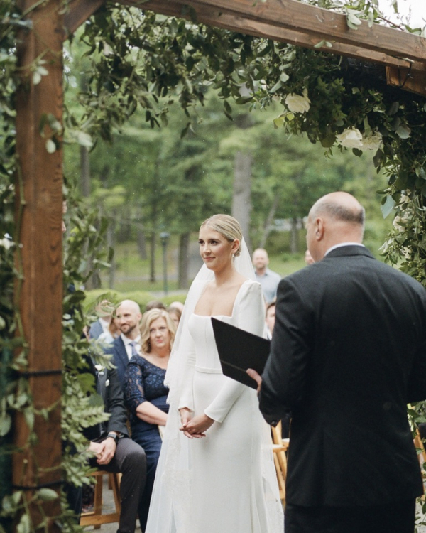 Morning Wedding in the Romantic Rain, Photo
