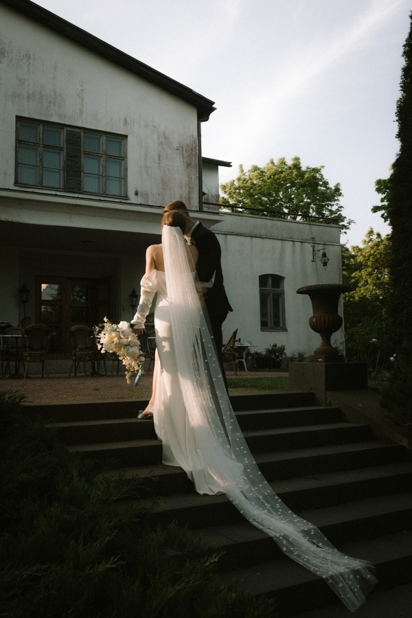 Minna Katie Captures the Essence of Spring Love