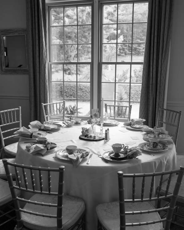 Dollhouse inspired wedding | Interview with the real bride about planning, finding outfits and coping with stress