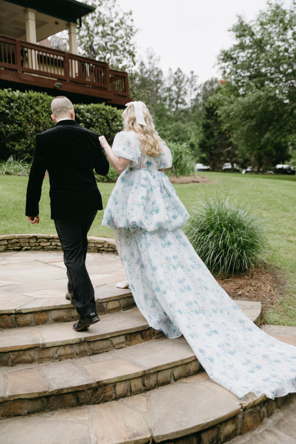 Dollhouse inspired wedding | Interview with the real bride about planning, finding outfits and coping with stress