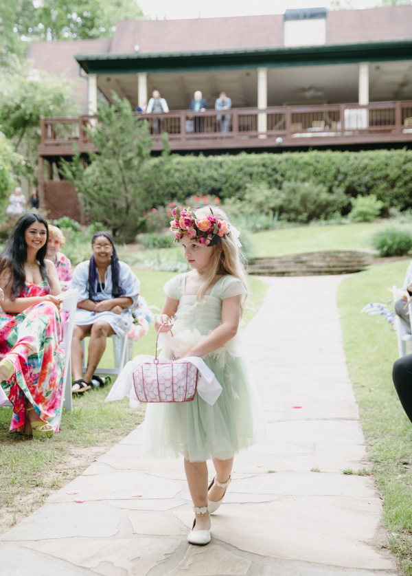 Dollhouse inspired wedding | Interview with the real bride about planning, finding outfits and coping with stress