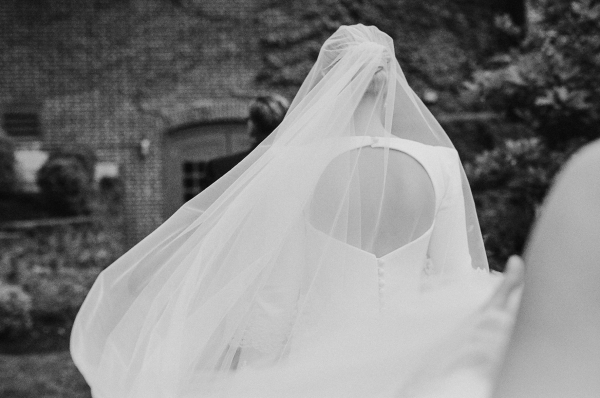 Morning Wedding in the Romantic Rain, Photo