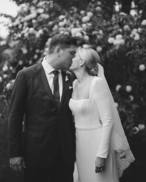 Morning Wedding in the Romantic Rain, Photo