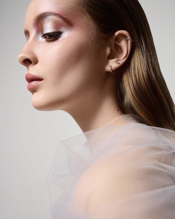 Beautiful Summer Makeup Trend for a Wedding Look | Sunset Blush, Berry Lips and Colorful Eyeliner