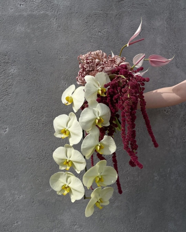 Trend: Cascading Flower Bouquets