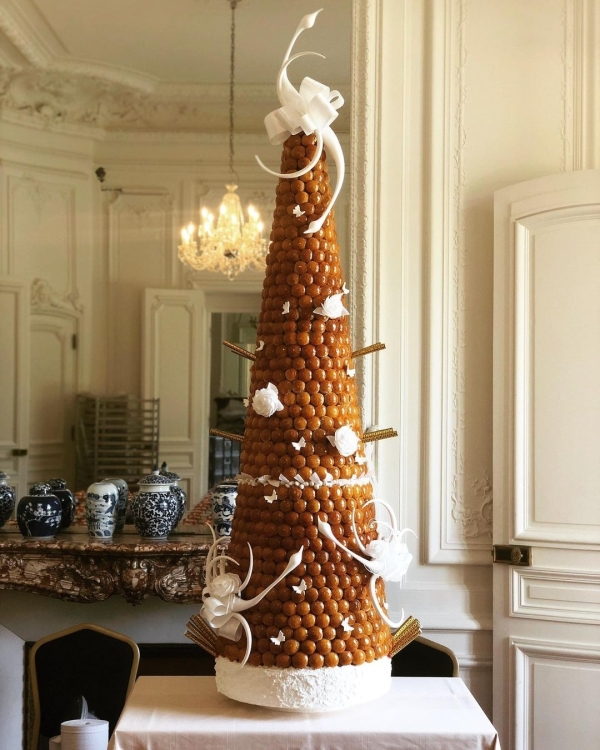 Trend: Croquembouche-Style Wedding Desserts