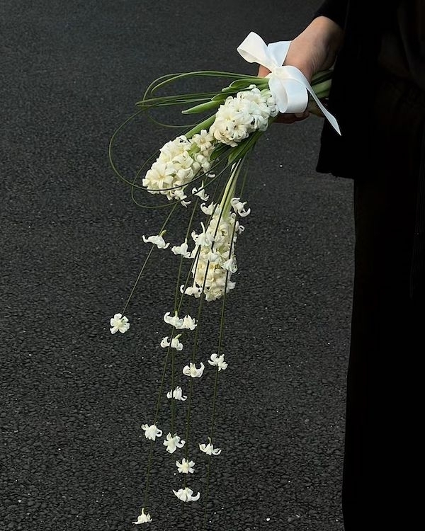 Trend: Cascading Flower Bouquets