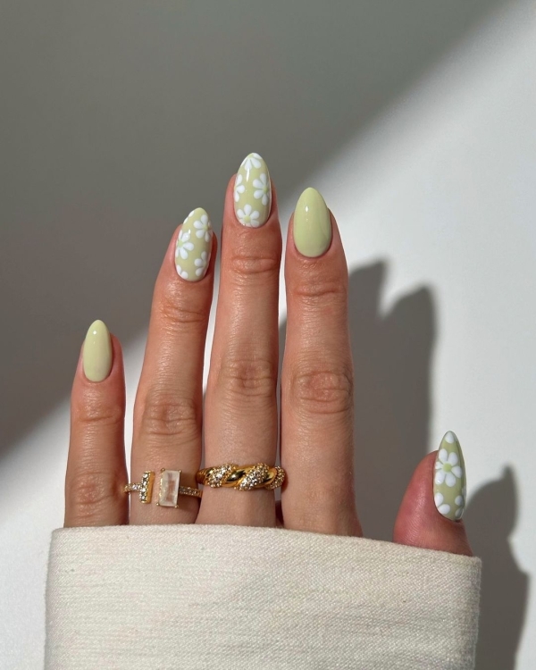 6 Colors Perfect for Summer Nails