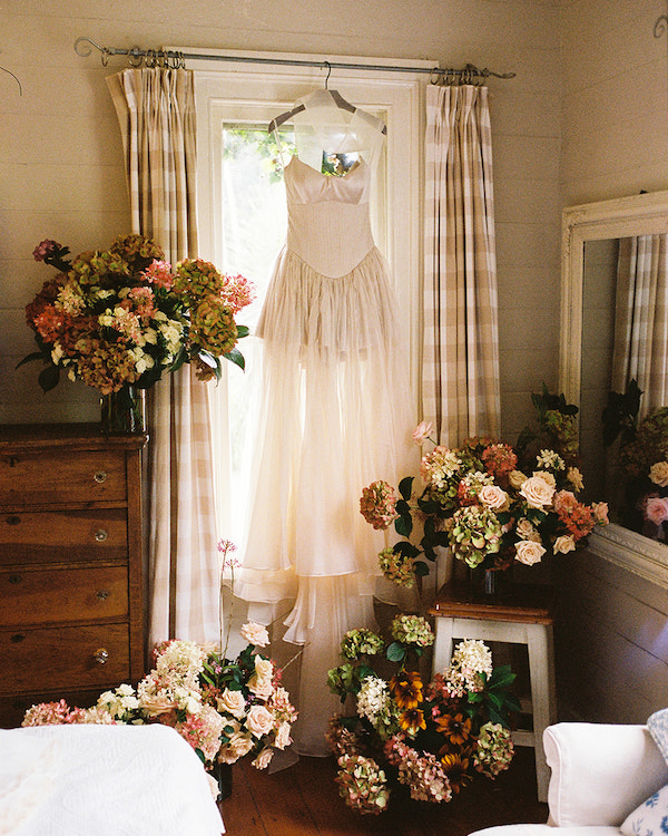 A Beautiful Wedding with Traditional Elements and Elegant Decor