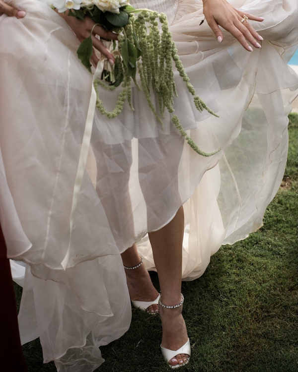 A Beautiful Wedding with Traditional Elements and Elegant Decor