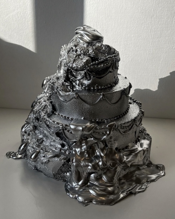 Beautiful Trends for Summer Wedding Cakes | Vintage Decor, Flower Cakes, Seasonal Berries